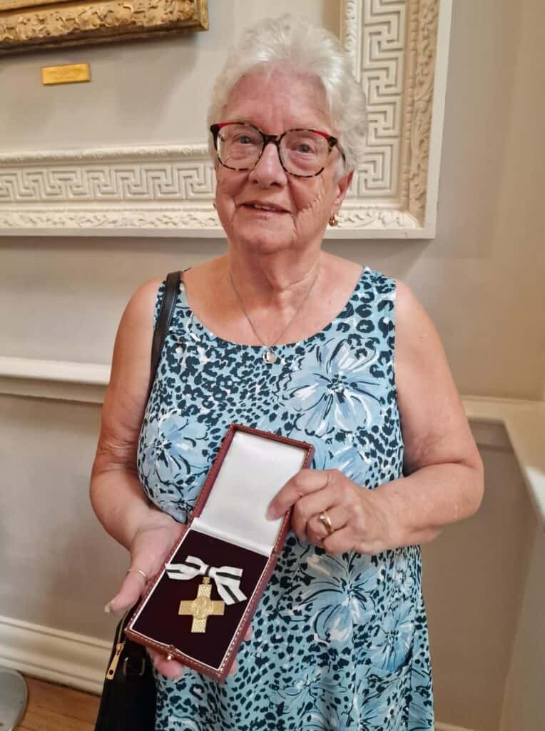 Isabelle with her award
